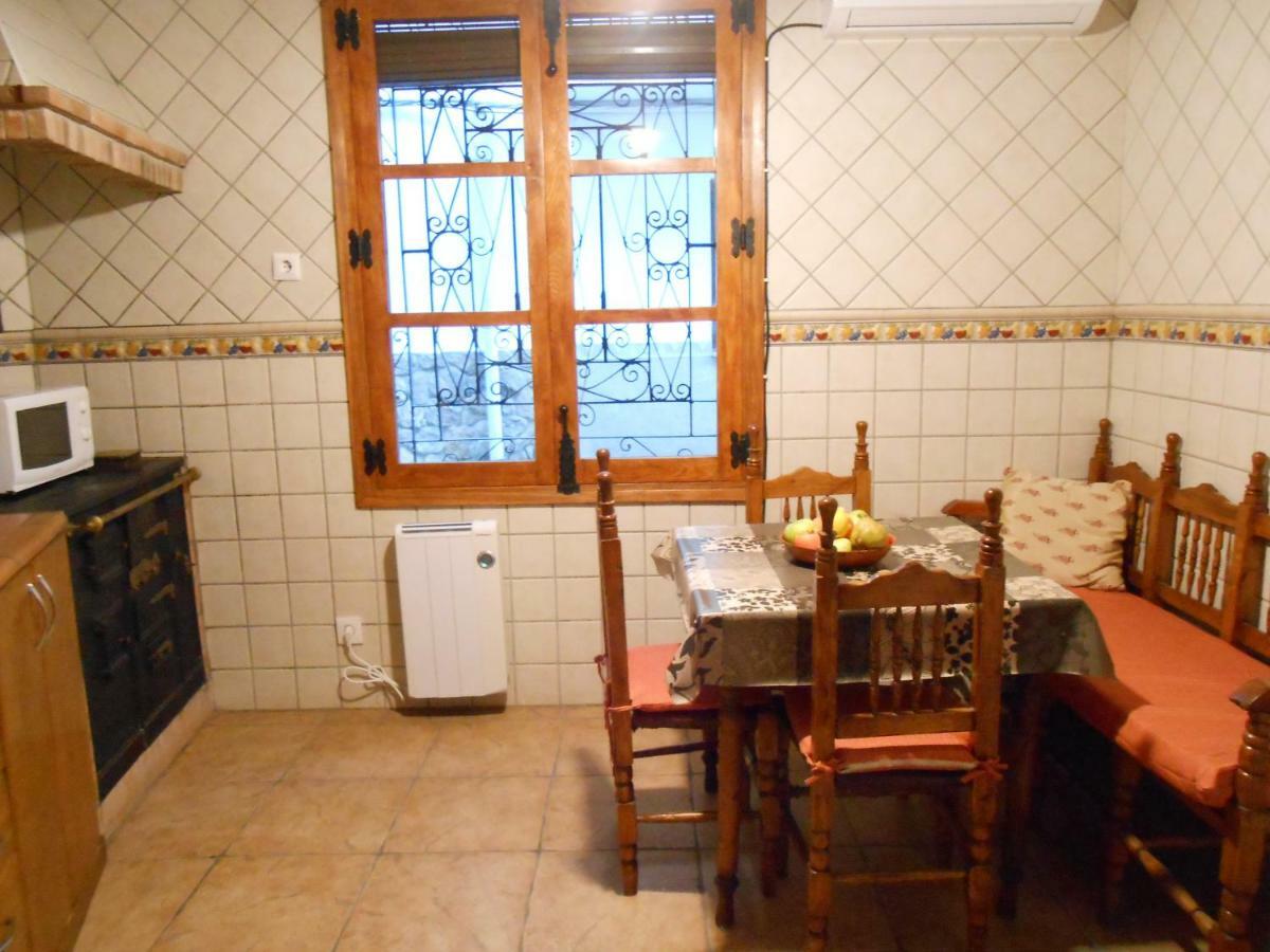 El Portal Viejo Apartment Cabezuela Del Valle Luaran gambar