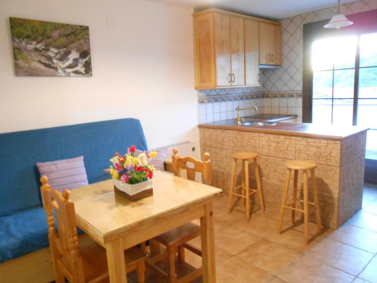 El Portal Viejo Apartment Cabezuela Del Valle Luaran gambar